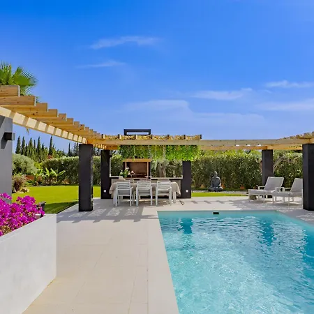 Cubo's Palmera Adults Only Villa *